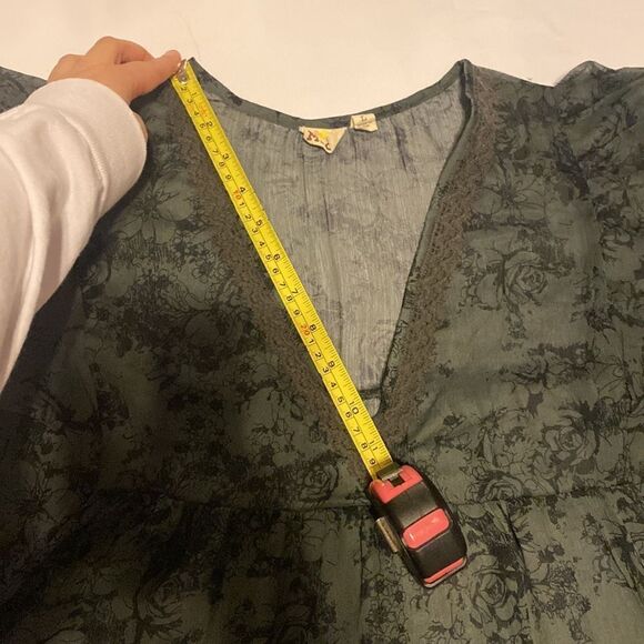 Y2k Mudd Floral Lace V-Neck Flowy Blouse Size Large NWOT - Picture 7 of 8